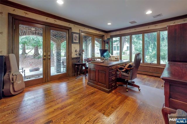 69 Knollwood Road, Upper Saddle River, NJ 07458