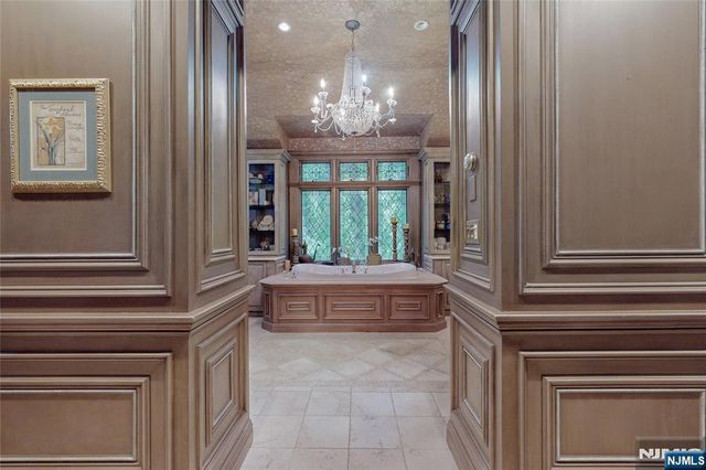 69 Knollwood Road, Upper Saddle River, NJ 07458