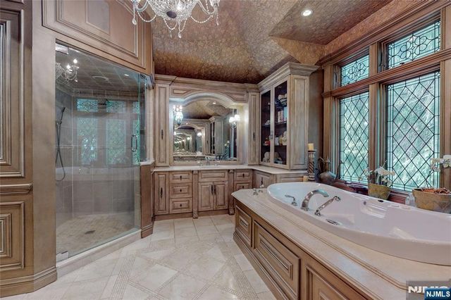 69 Knollwood Road, Upper Saddle River, NJ 07458