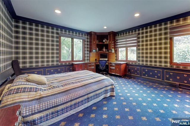 69 Knollwood Road, Upper Saddle River, NJ 07458