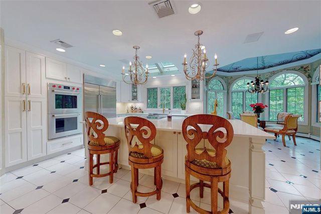 69 Knollwood Road, Upper Saddle River, NJ 07458