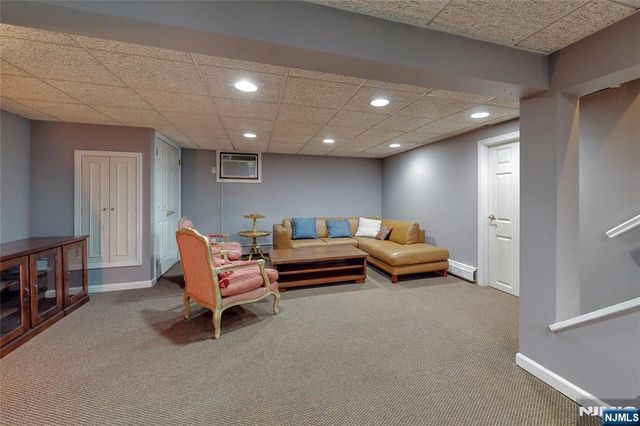 69 Knollwood Road, Upper Saddle River, NJ 07458