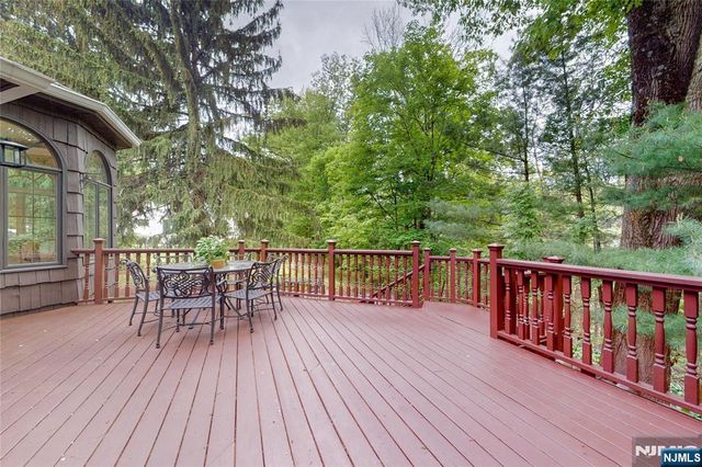 69 Knollwood Road, Upper Saddle River, NJ 07458
