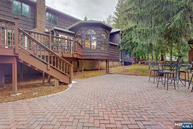 69 Knollwood Road, Upper Saddle River, NJ 07458