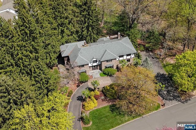 69 Knollwood Road, Upper Saddle River, NJ 07458