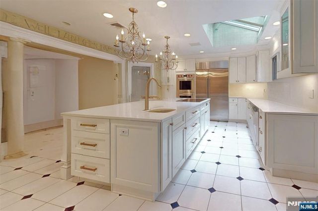 69 Knollwood Road, Upper Saddle River, NJ 07458