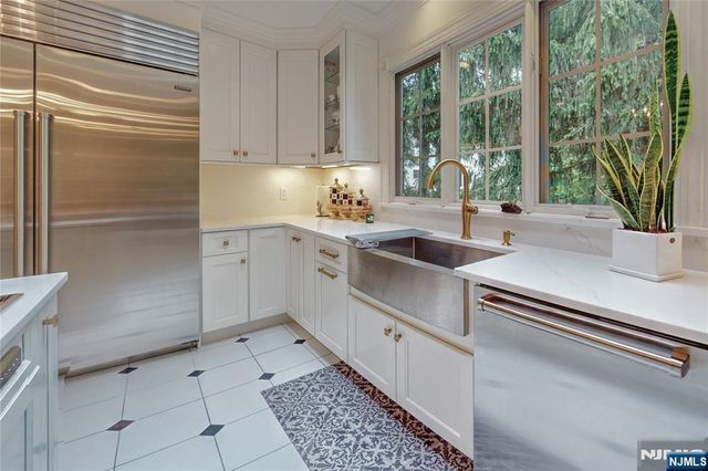 69 Knollwood Road, Upper Saddle River, NJ 07458