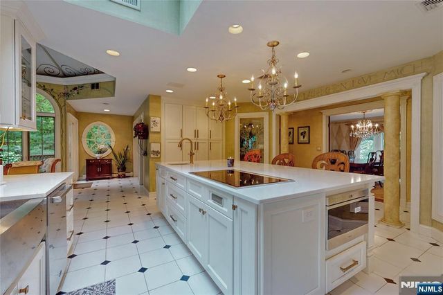 69 Knollwood Road, Upper Saddle River, NJ 07458