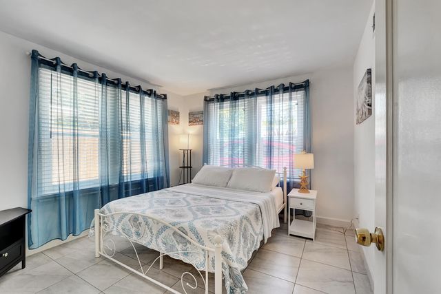 14 South Lane, Boynton Beach, FL 33435