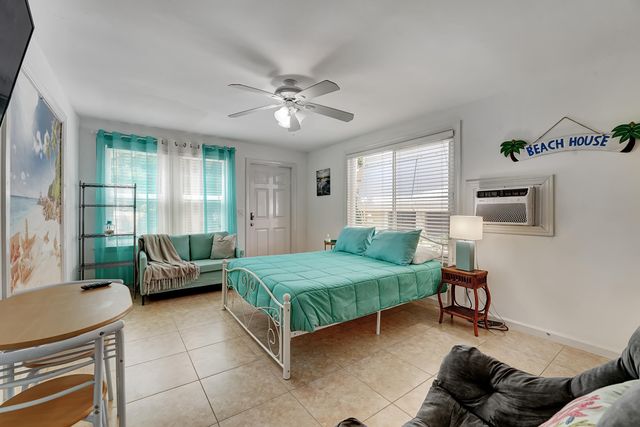 14 South Lane, Boynton Beach, FL 33435