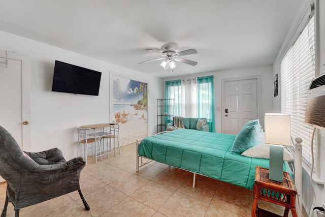 14 South Lane, Boynton Beach, FL 33435
