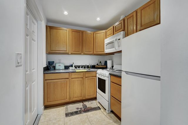 14 South Lane, Boynton Beach, FL 33435
