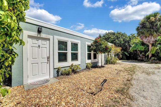 14 South Lane, Boynton Beach, FL 33435