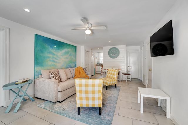 14 South Lane, Boynton Beach, FL 33435