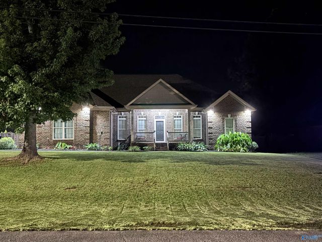 123 Archered Way, New Market, AL 35761