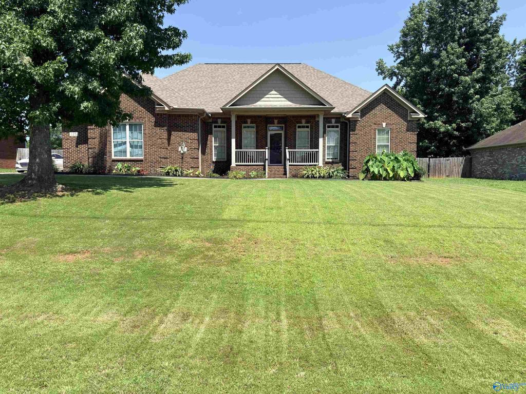 123 Archered Way, New Market, AL 35761