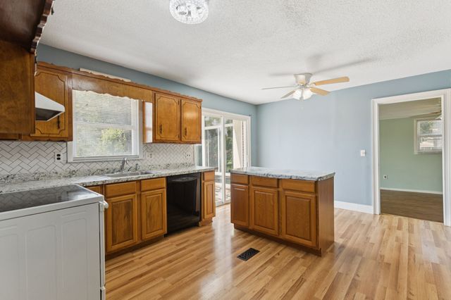 655 Short Mountain Rd, Mcminnville, TN 37110