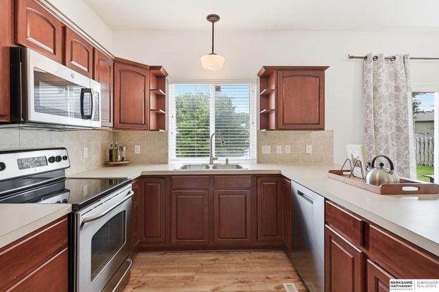 14467 Larimore Avenue, Omaha, NE 68116
