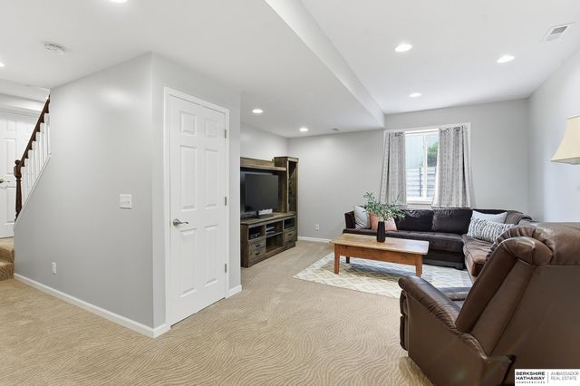 14467 Larimore Avenue, Omaha, NE 68116