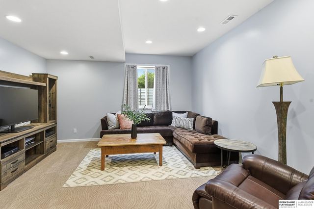 14467 Larimore Avenue, Omaha, NE 68116