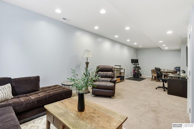 14467 Larimore Avenue, Omaha, NE 68116