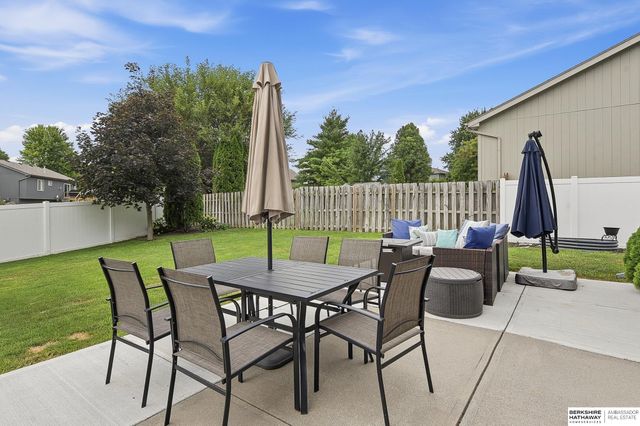 14467 Larimore Avenue, Omaha, NE 68116