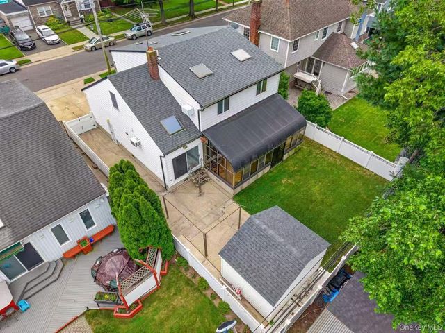1769 W End Avenue, New Hyde Park, NY 11040