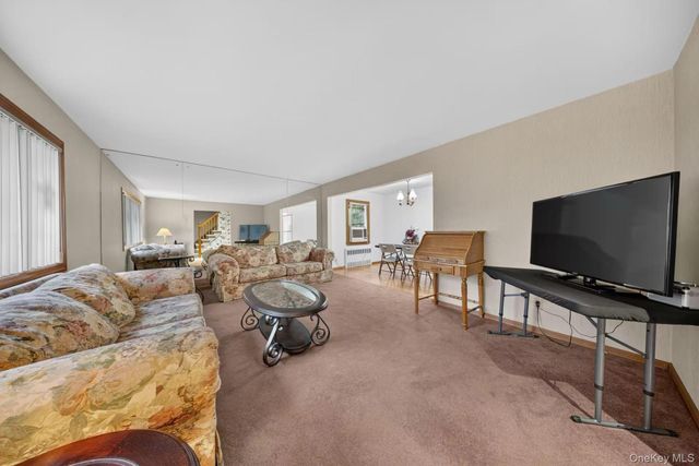 1769 W End Avenue, New Hyde Park, NY 11040