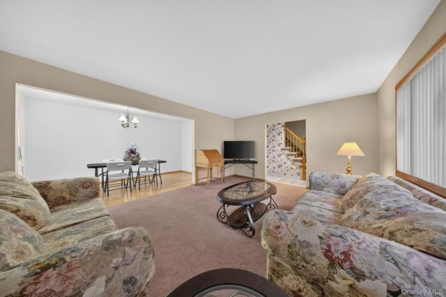 1769 W End Avenue, New Hyde Park, NY 11040