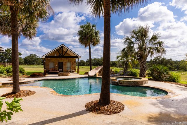 8841 Fm 775, La Vernia, TX 78121