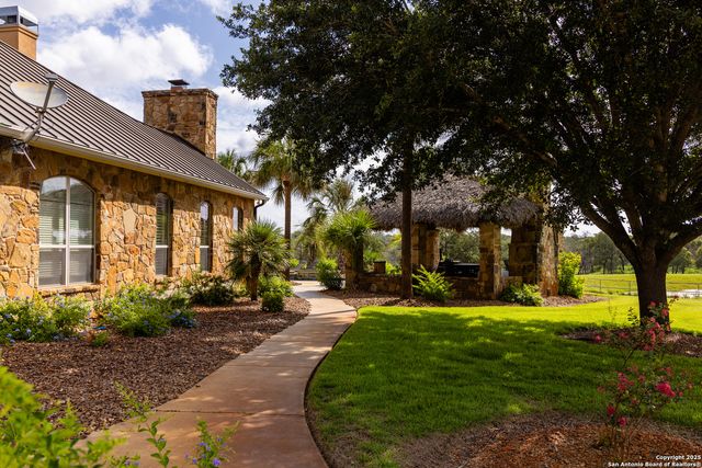 8841 Fm 775, La Vernia, TX 78121