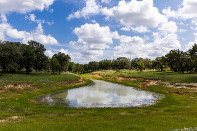 8841 Fm 775, La Vernia, TX 78121