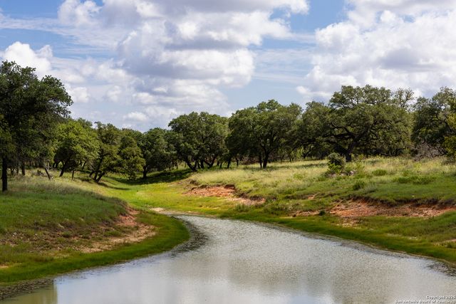 8841 Fm 775, La Vernia, TX 78121