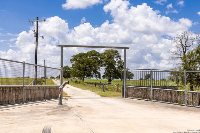 8841 Fm 775, La Vernia, TX 78121