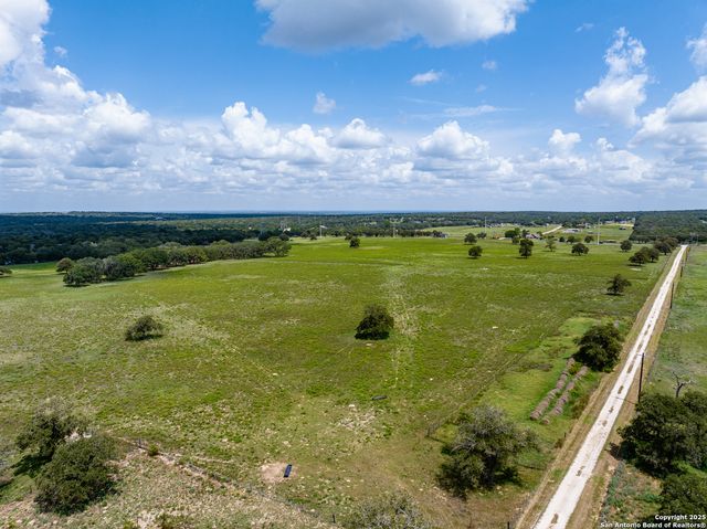 8841 Fm 775, La Vernia, TX 78121