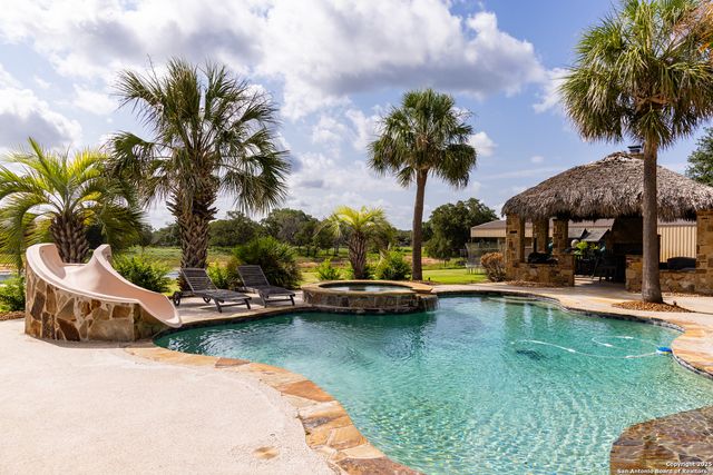 8841 Fm 775, La Vernia, TX 78121