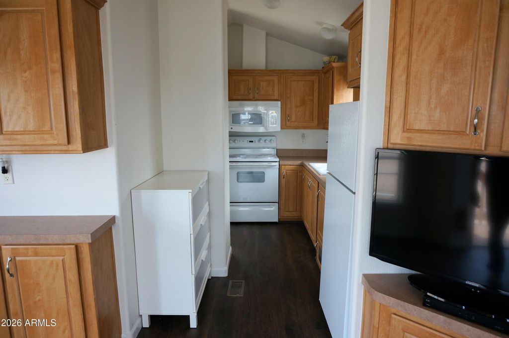 Image 10 of property listing at 8207 RAINBOW Loop 521, Show Low, AZ 85901