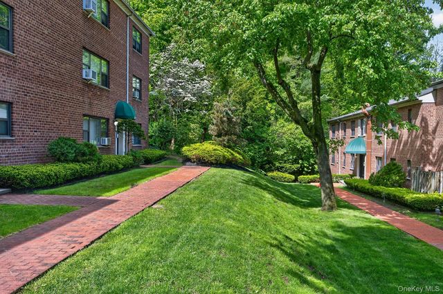 319 Main Street B, Roslyn, NY 11576