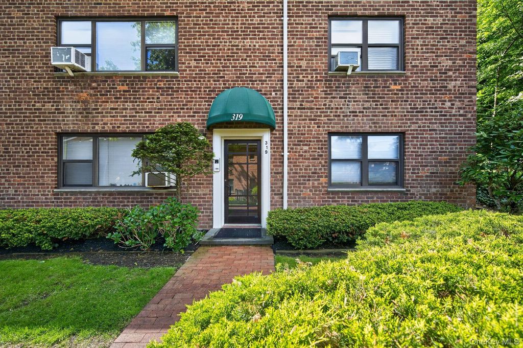 319 Main Street B, Roslyn, NY 11576