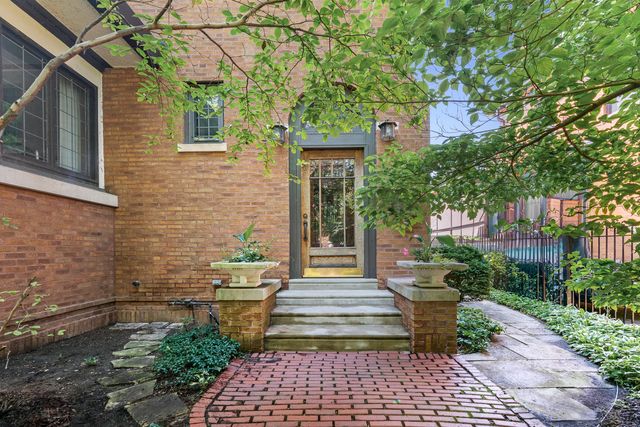 4538 N Malden Street, Chicago, IL 60640