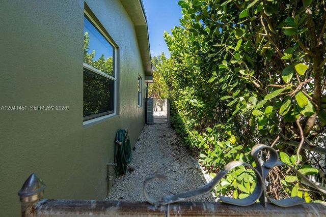 2470 NE 182nd Terrace 1, North Miami Beach, FL 33160