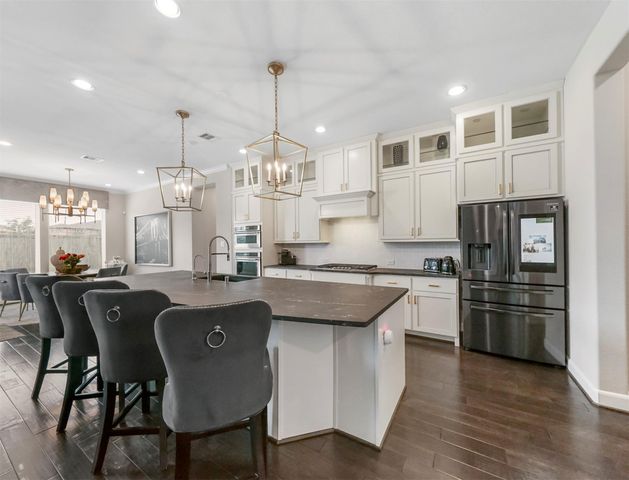 27 Crown Trail, Sugar Land, TX 77498
