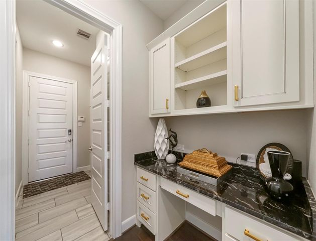27 Crown Trail, Sugar Land, TX 77498