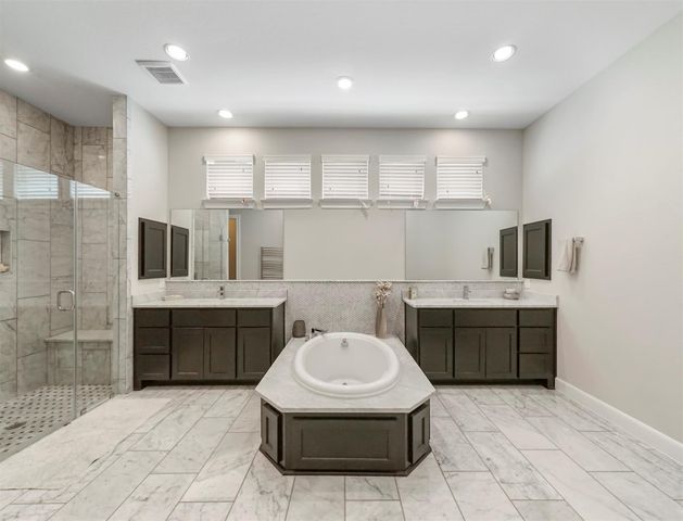 27 Crown Trail, Sugar Land, TX 77498