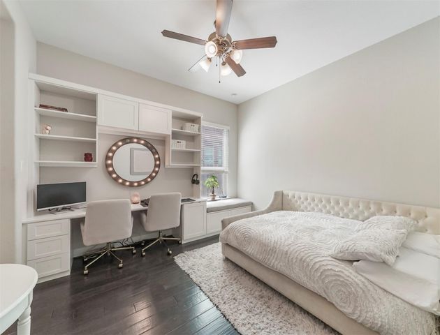 27 Crown Trail, Sugar Land, TX 77498