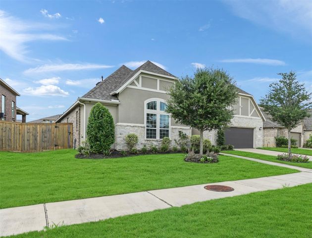 27 Crown Trail, Sugar Land, TX 77498