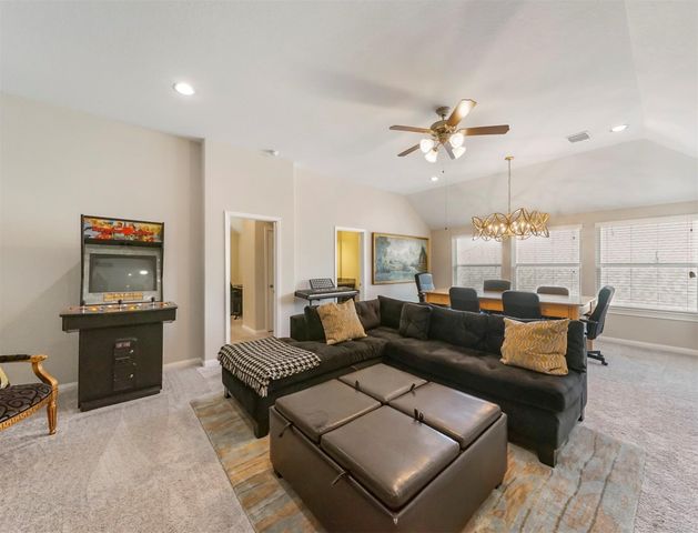 27 Crown Trail, Sugar Land, TX 77498