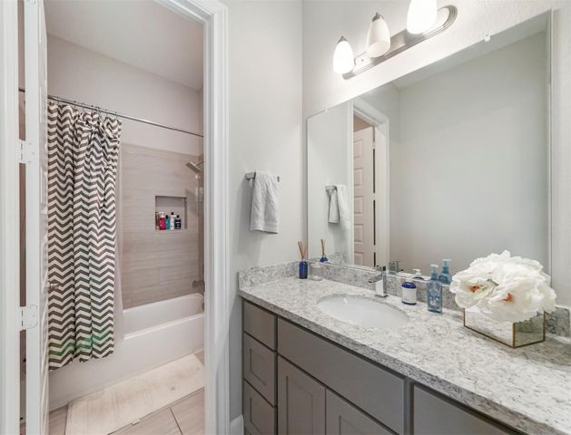 27 Crown Trail, Sugar Land, TX 77498