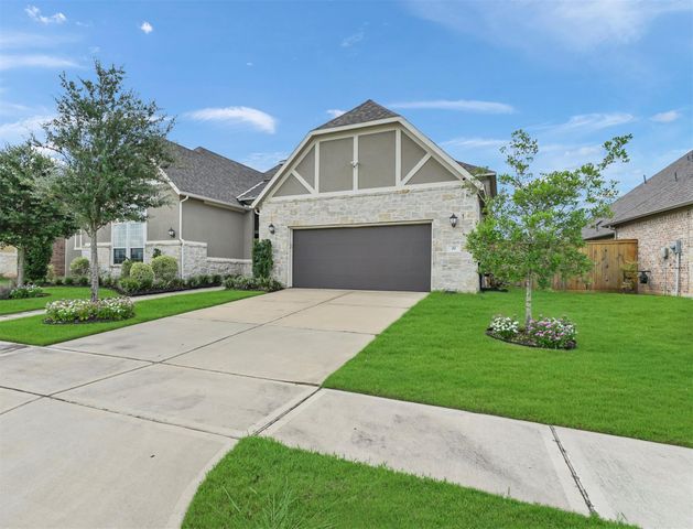 27 Crown Trail, Sugar Land, TX 77498