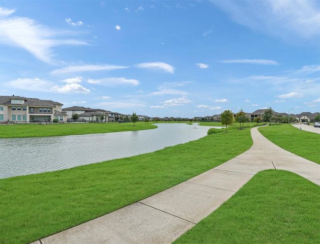27 Crown Trail, Sugar Land, TX 77498